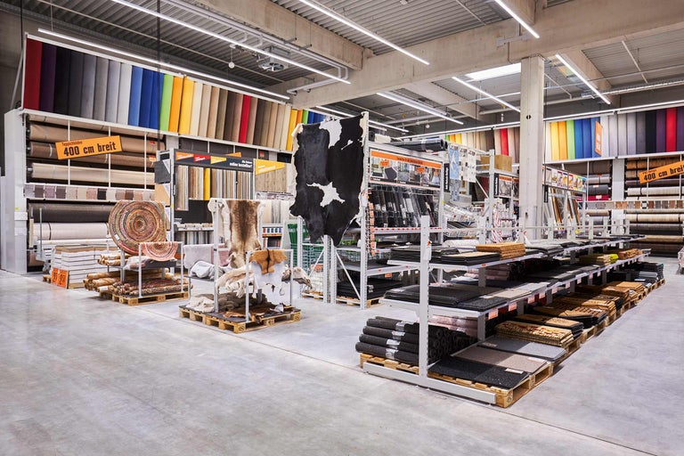 Auswahl an Teppichen, Läufern und Tierfellen im Hornbach Markt