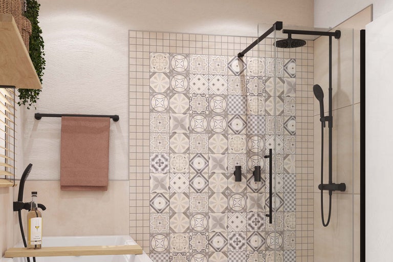 Helles Badezimmer mit Dusche, gemusterten Fliesen und Handtuchhalter