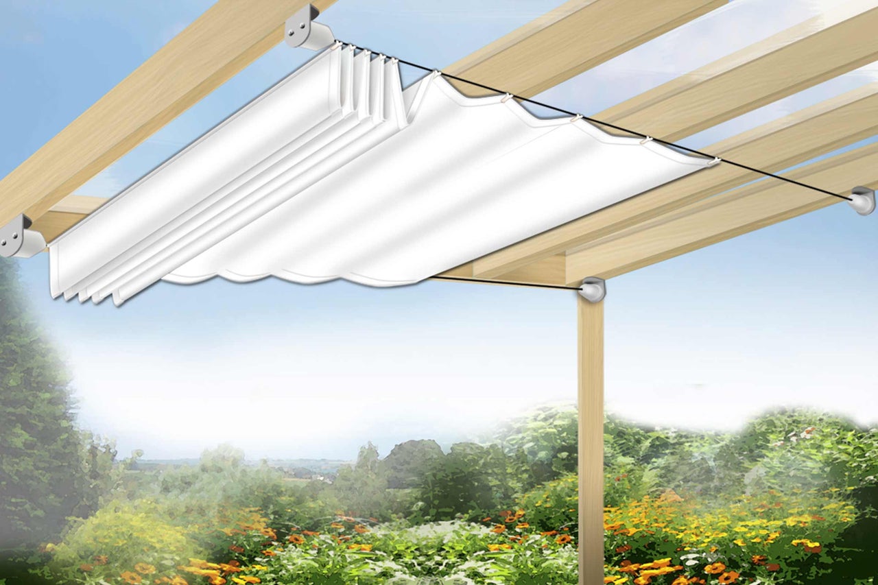 Pergola mit verschiebbarer Markise zum Sonnenschutz im Garten