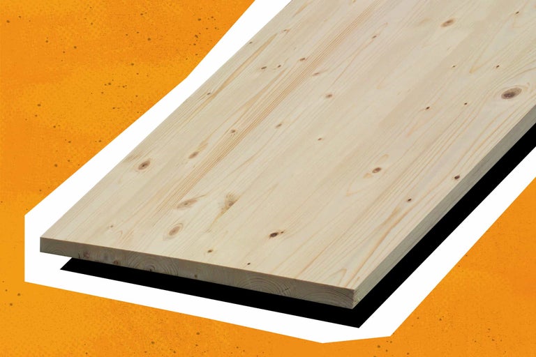Holzbrett Fichte auf orangenem Hintergrund