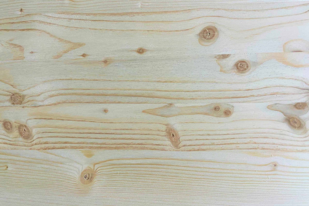 Holzbrett aus Fichte mit Maserung