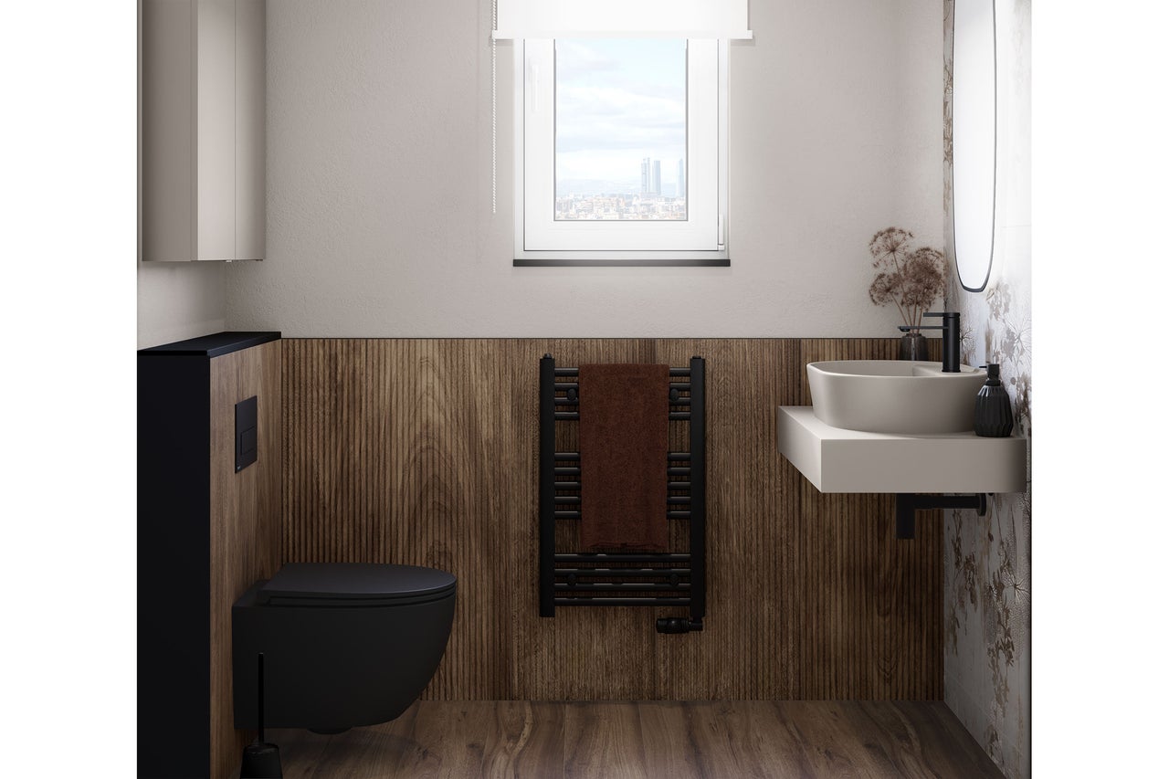 Modernes Badezimmer mit Toilette, Waschbecken, Heizkörper und Holzverkleidung