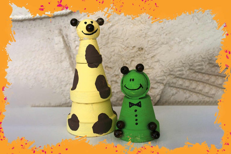 Dekorative Gartenfiguren aus bemalten Blumentöpfen