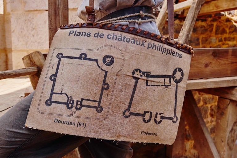 Tasche mit Abbildungen von Burgen inklusive Grundrisse