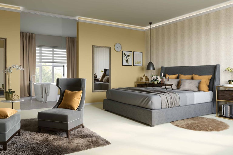 Helles Schlafzimmer mit grauen Möbeln, Bett, Sessel und Badewanne