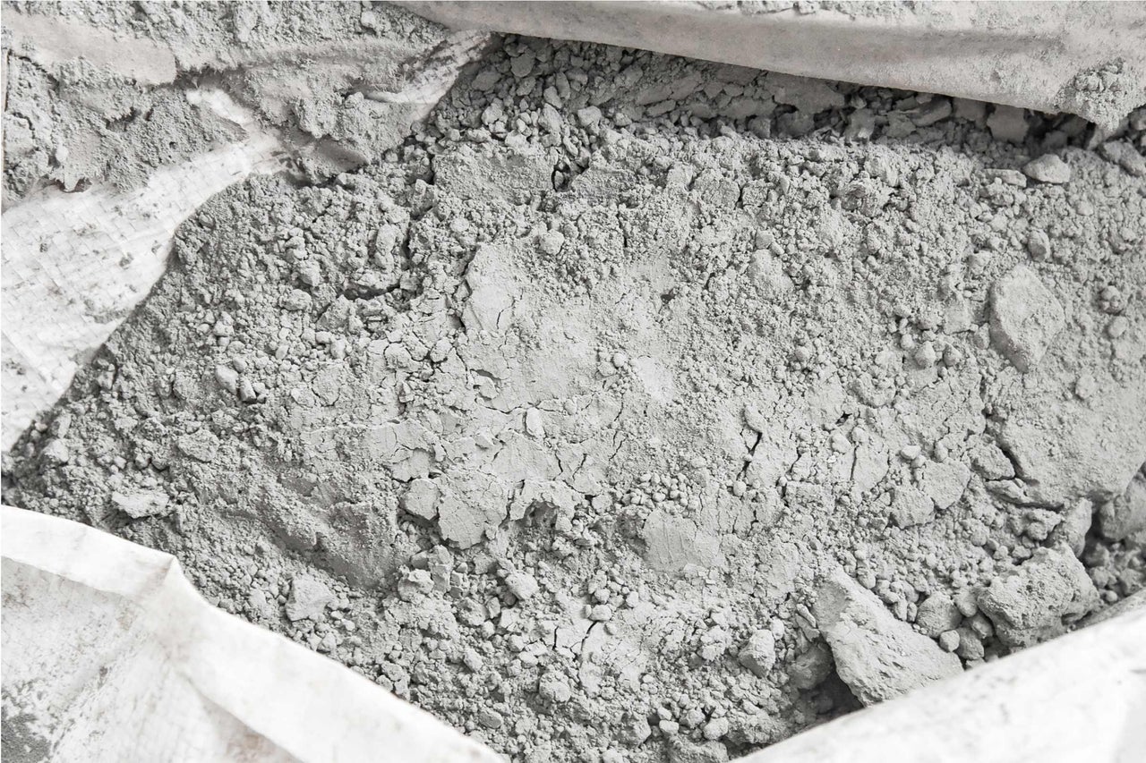 Nahaufnahme von Zementpulver in einem Sack