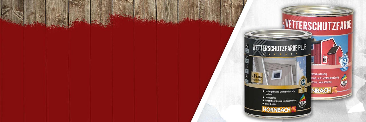 Farbdosen Wetterschutzfarbe vor Holzwand teilweise mit Farbe gestrichen