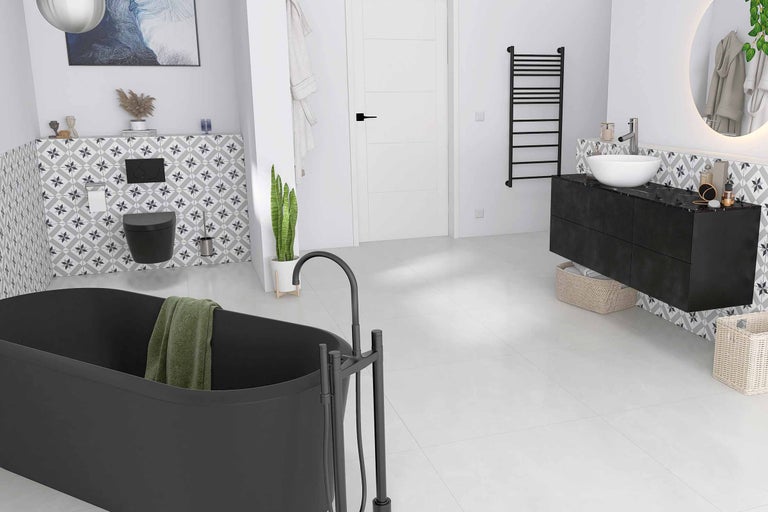 Modernes Badezimmer mit freistehender Badewanne, Waschtisch mit Aufsatzwaschbecken und gemusterten Fliesen