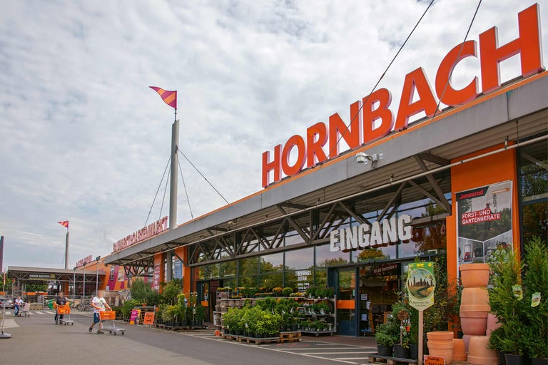 Hornbach Baumarkt Gartencenter Gebäudeaußenansicht