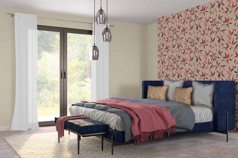 Schlafzimmer mit Bett, Nachttisch, Lampe und Dekoration in einem hellen und modernen Design.