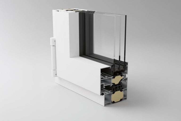 Querschnitt eines Kunststofffensters mit Dreifachverglasung