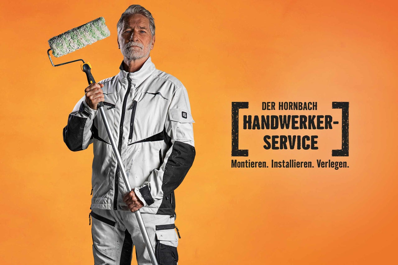 Handwerker mit Farbroller und Arbeitskleidung für den Hornbach Handwerkerservice