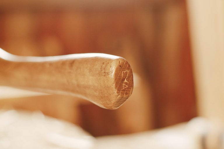 Holzstiel mit Markierung