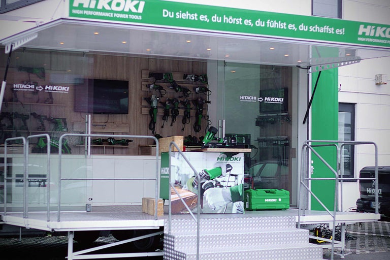 HiKoki Promotion Truck mit ausgestellten Elektrowerkzeugen