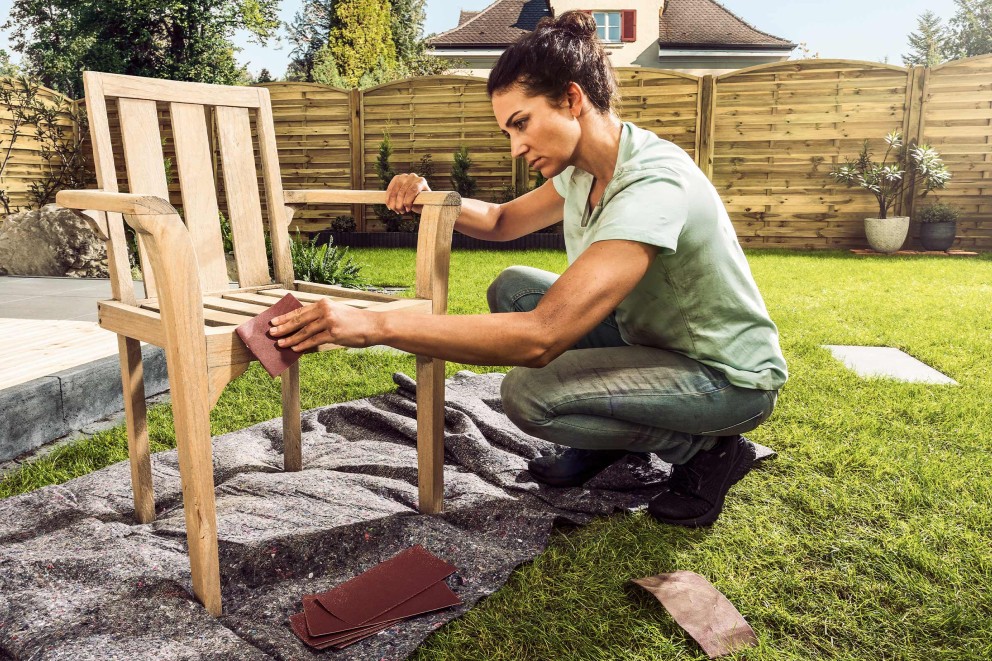 Gartenmöbel aus Holz pflegen HORNBACH