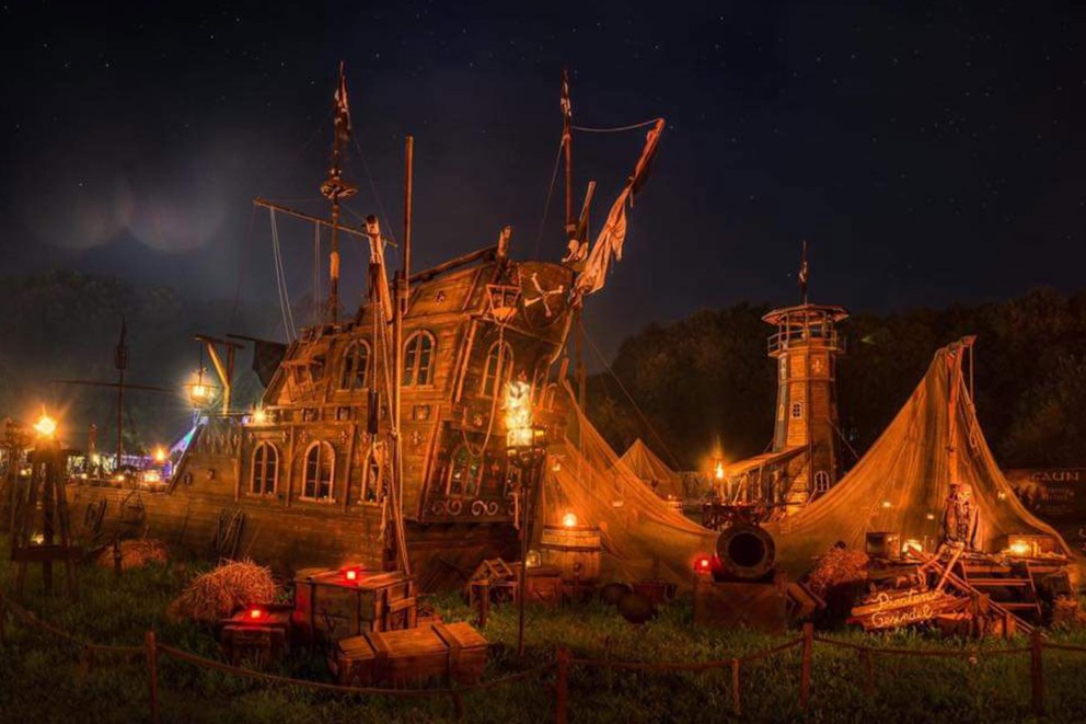 Daniel Bewernicks selbst gebautes Piratenschiff.