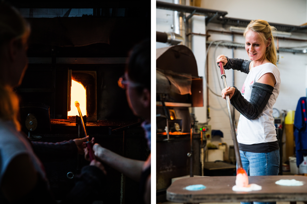 Mit dem flüssigen Glas an der Spitze der Pfeife rollt Birte durch die weißen Glassplitter