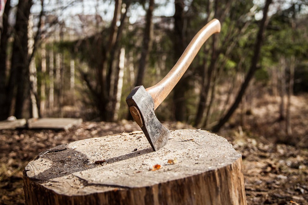 Die richtige Axt ist wichtig beim Holz hacken Die richtige Axt ist wichtig beim Holz hacken
