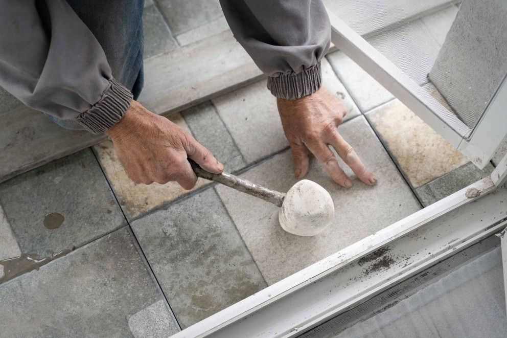 bodenbelaege fuer balkon fliesen doing