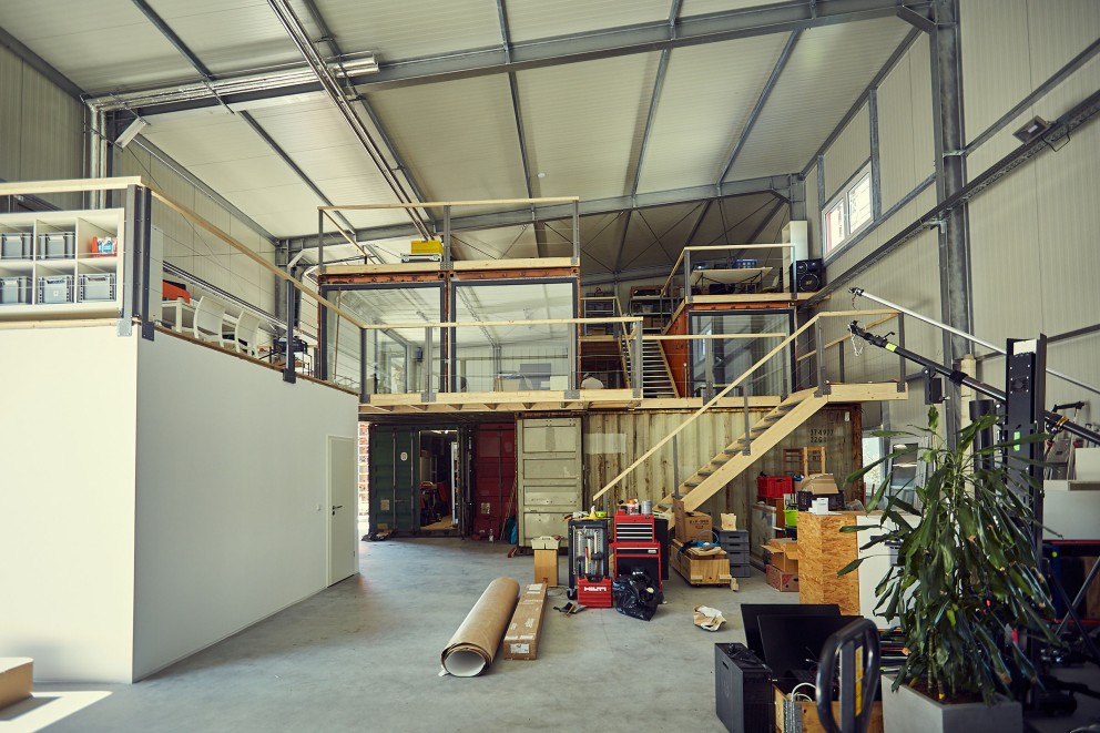 Fast fertig: das neue Büro aus Containern. Fast fertig: das neue Büro aus Containern.