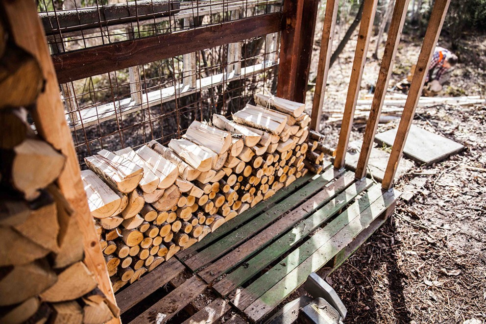 Nur richtige Lagerung sorgt für ein trockenes Holz Nur richtige Lagerung sorgt für ein trockenes Holz