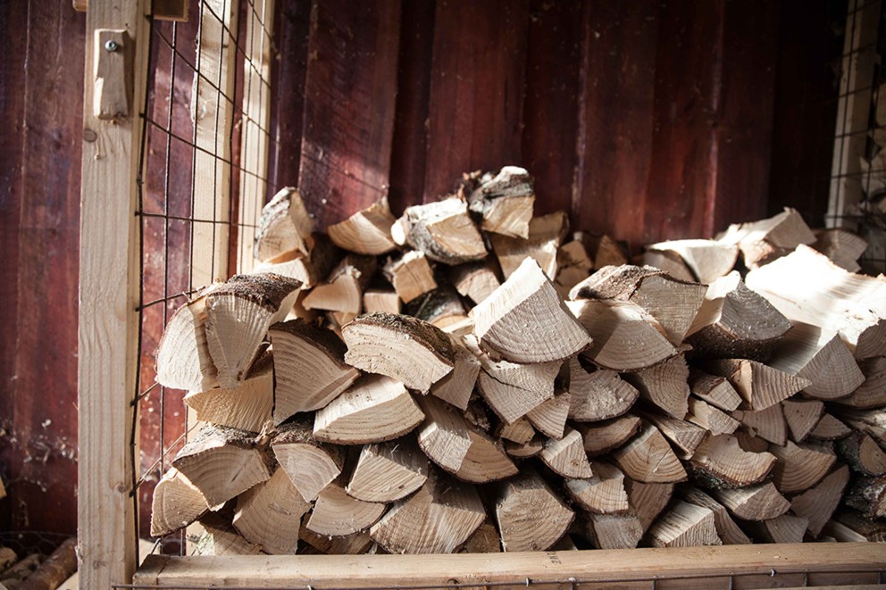 Richtig stapeln sorgt für eine gute Durchlüftung der Holzscheite Richtig stapeln sorgt für eine gute Durchlüftung der Holzscheite