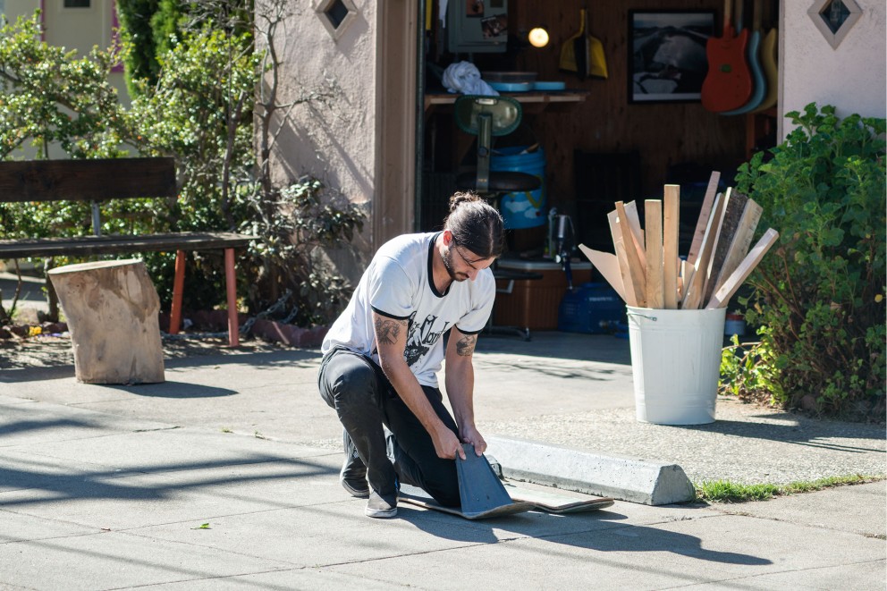 Erster Schritt: Griptape von den Decks entfernen Erster Schritt: Griptape von den Decks entfernen
