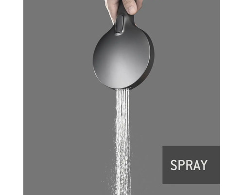 Handbrause mit Wasserstrahl im Betrieb