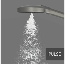 Handbrause mit Wasserstrahl im Duschbereich mit der Aufschrift Puls