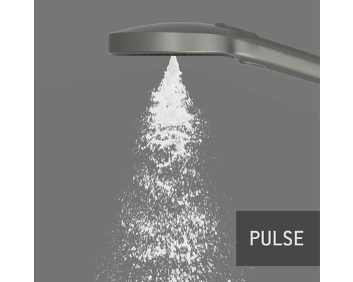 Handbrause mit Wasserstrahl im Duschbereich mit der Aufschrift Puls