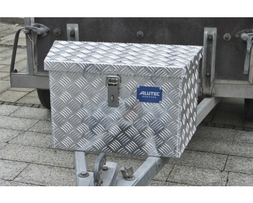 Alutec München Werkzeugkiste aus Aluminium auf einem Anhänger
