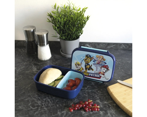 Brotdose mit Paw Patrol Motiv, gefüllt mit Brot, Gurken und Tomaten