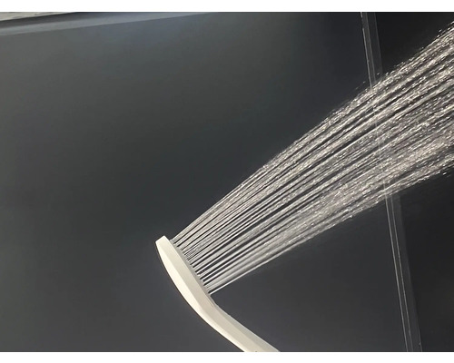 Duschkopf mit laufendem Wasser