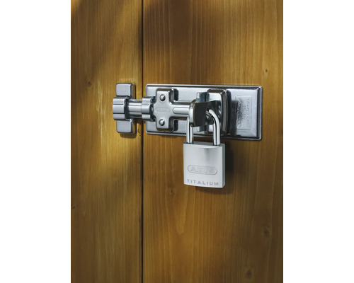 ABUS Kastenschloss mit Titan Vorhängeschloss an Holztür