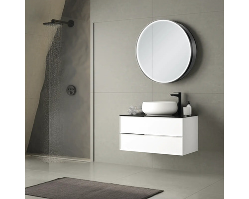 Modernes Badezimmer mit Dusche, Waschtischunterschrank und Spiegel