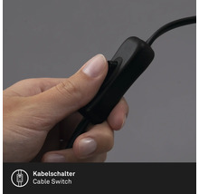 Nahaufnahme einer Hand, die einen Kabelschalter betätigt