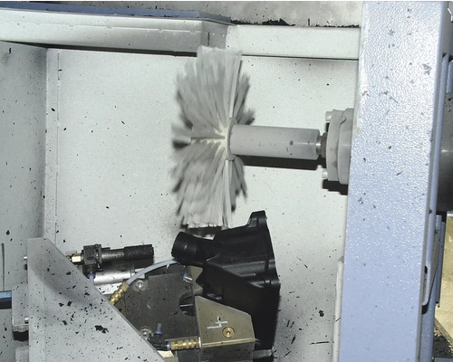 Bürstenpoliermaschine mit rotierender Bürste zur Oberflächenbearbeitung