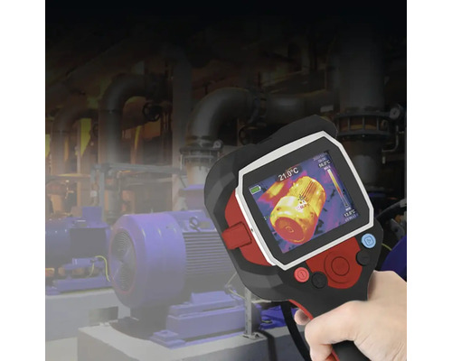 Wärmebildkamera im Einsatz zur Temperaturmessung an einem Motor