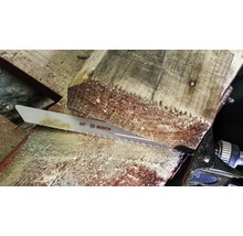 Bosch Säbelsägeblatt beim Sägen von Holz