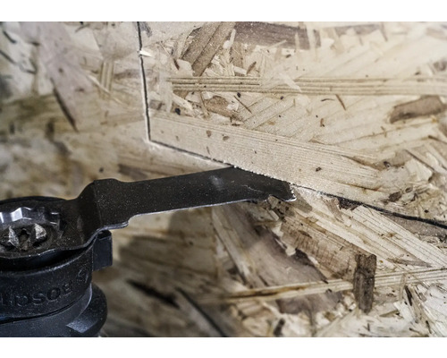 Oszillationswerkzeug sägt Holzplatte