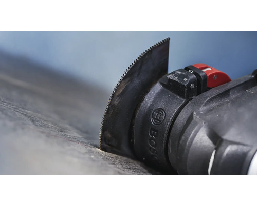 Oszillierendes Werkzeug mit Sägeblatt und Bosch Logo