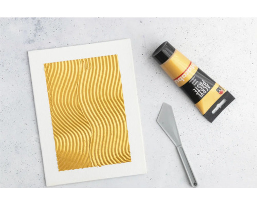 Leinwand mit goldener Strukturpaste, Tube Strukturpaste, Spachtel
