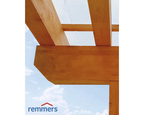 Holzkonstruktion mit durchsichtiger Bedachung und Remmers Logo