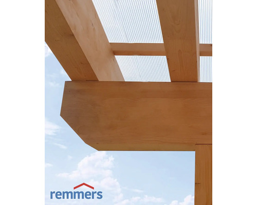 Holzkonstruktion mit durchsichtiger Bedachung und Remmers Logo
