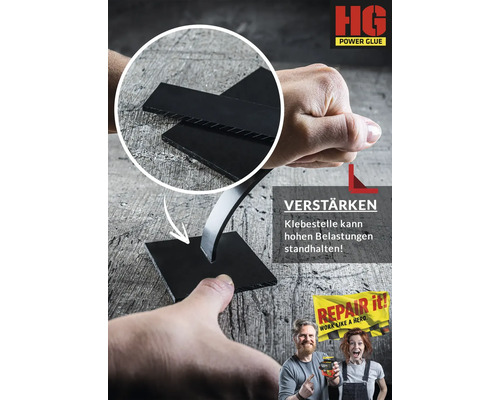 Demonstration der Haftkraft von HG Power Glue Klebstoff an zwei verklebten, schwarzen Kunststoffplatten