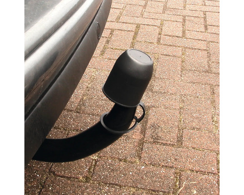 Anhängerkupplung am Fahrzeug mit Schutzkappe