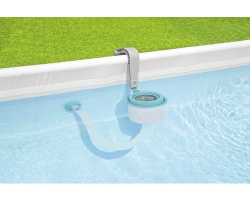 Pooloberflächenskimmer im Schwimmbecken