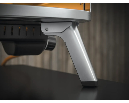 Detailaufnahme des Standfußes eines Pizzaofens.