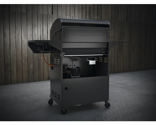 Schwarzer Gasgrill mit Seitentischen und Rollen