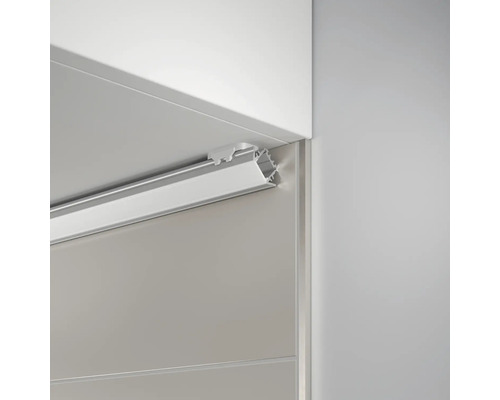 Eckige LED Leuchte unter einem Schrank